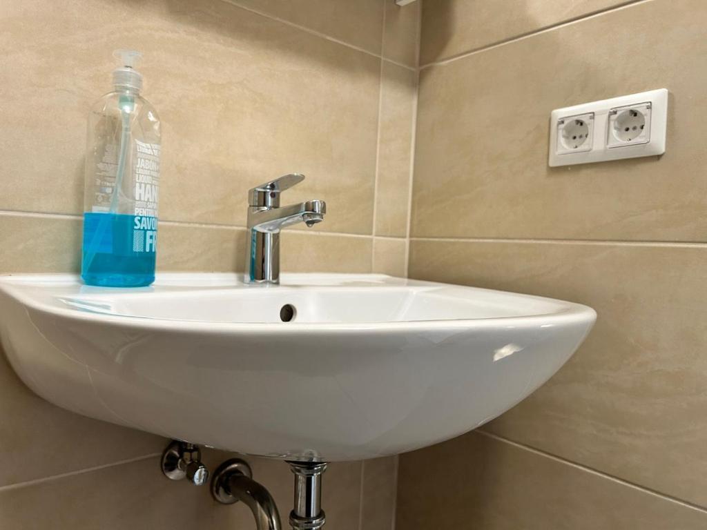 Prime Suites Near Schoenbrunn Castle Вена Экстерьер фото