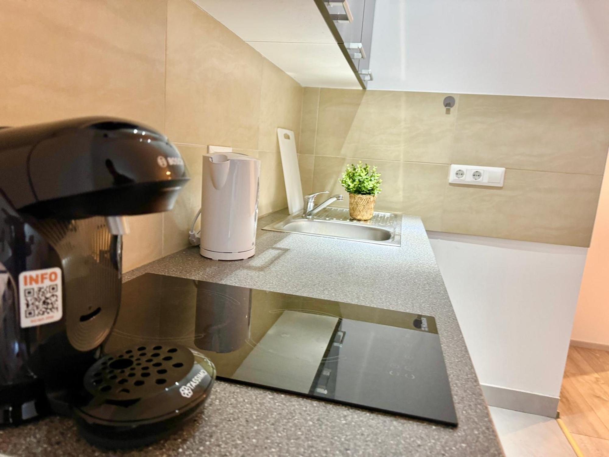 Prime Suites Near Schoenbrunn Castle Вена Экстерьер фото
